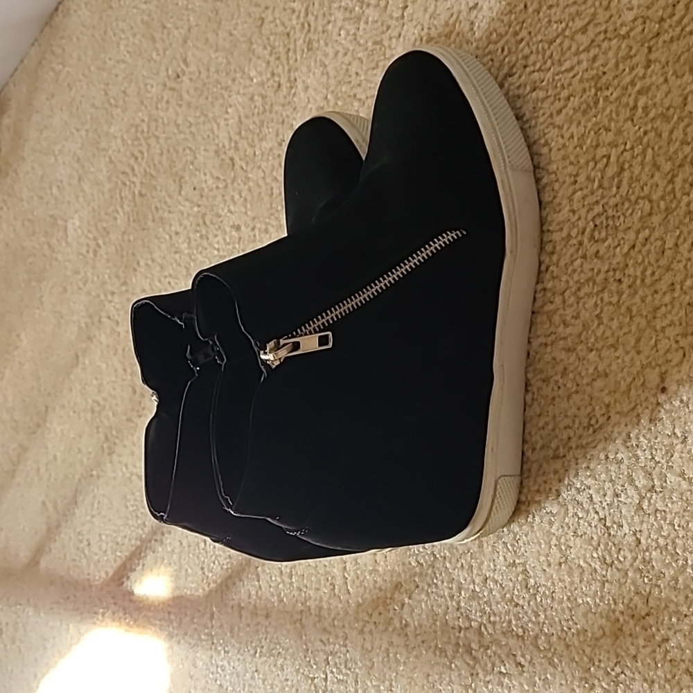 Accessories - Picture 2 of 3